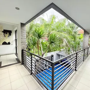 Penelopy Seminyak (Bali)